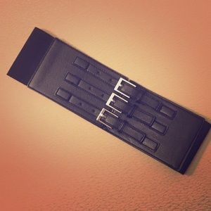 Black stretch belt with buckles size small